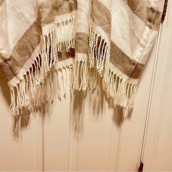 LOFT Women's Poncho Top Warm Neutral Color Stripe with Fringe One Size - Picture 2 of 4